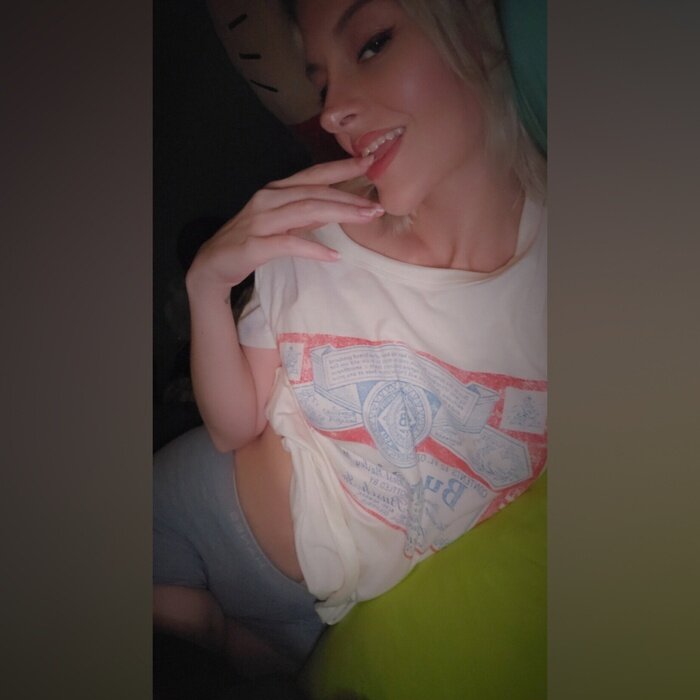 Hollyhoely (@hollyhoely), OnlyFans creator