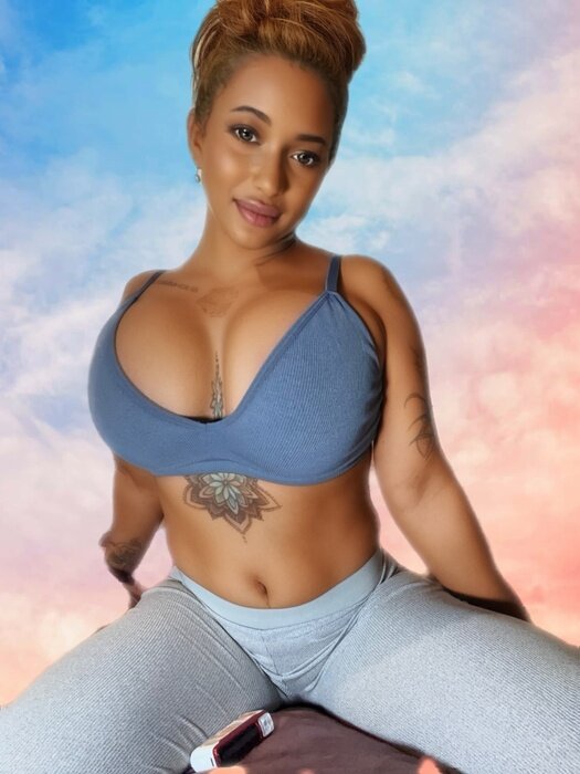 Hollyhudsin (@hollyhudsin), OnlyFans creator