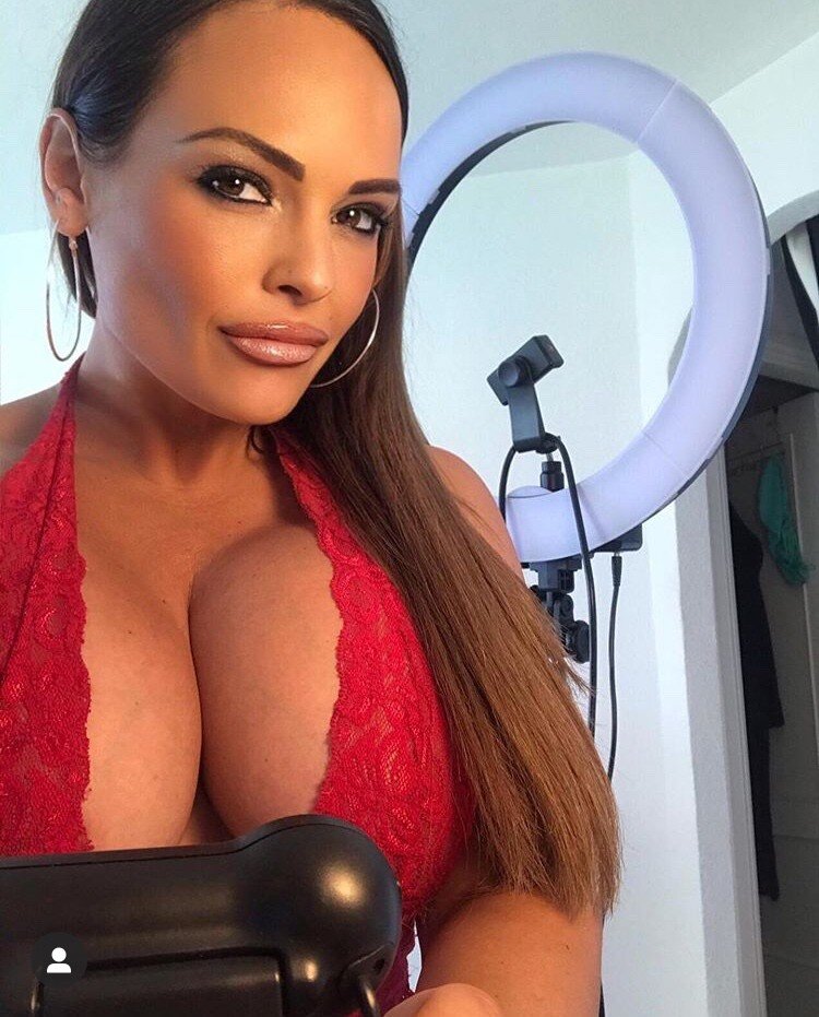 Hollymcguire (@hollymcguire), OnlyFans creator