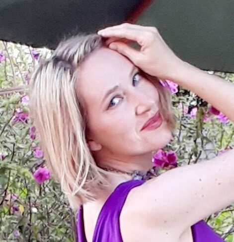 Holly (@hollysnylons), OnlyFans creator