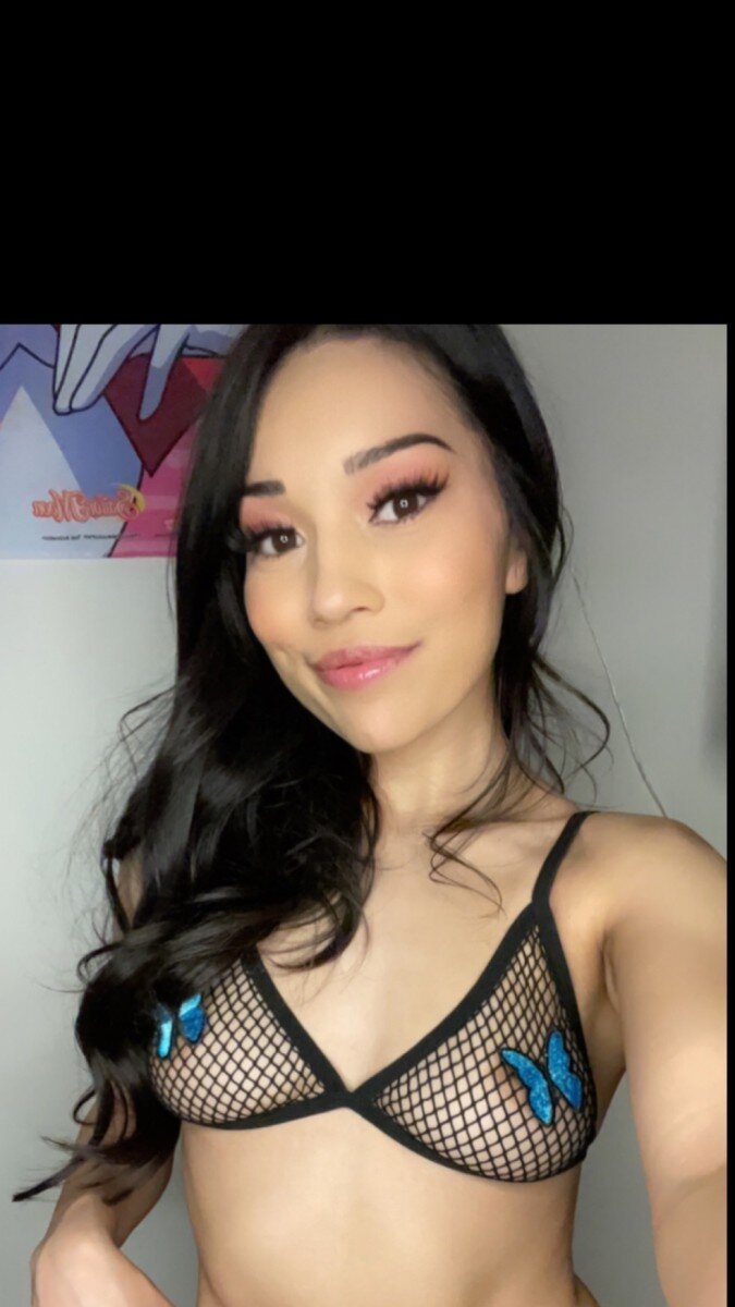 Honeylewd (@honey_lewd), OnlyFans creator