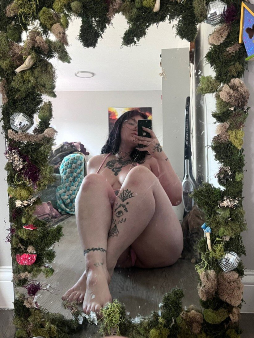 Honeyalloverme (@honeyalloverme), OnlyFans creator