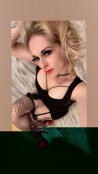 Honeybee775 (@honeybee775), OnlyFans creator
