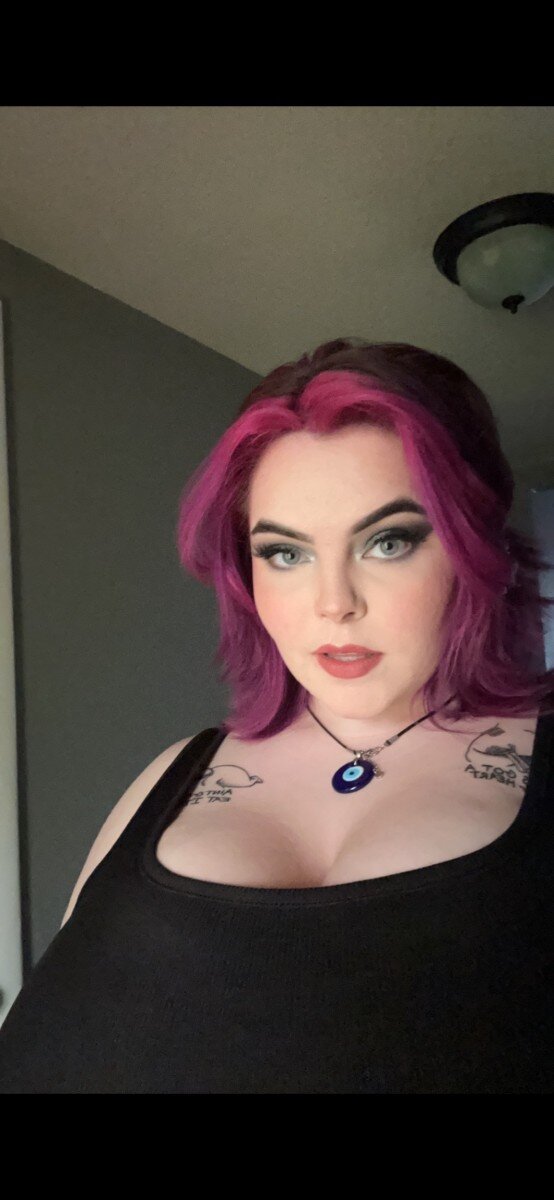 Honeybiscuit20 (@honeybiscuit20), OnlyFans creator