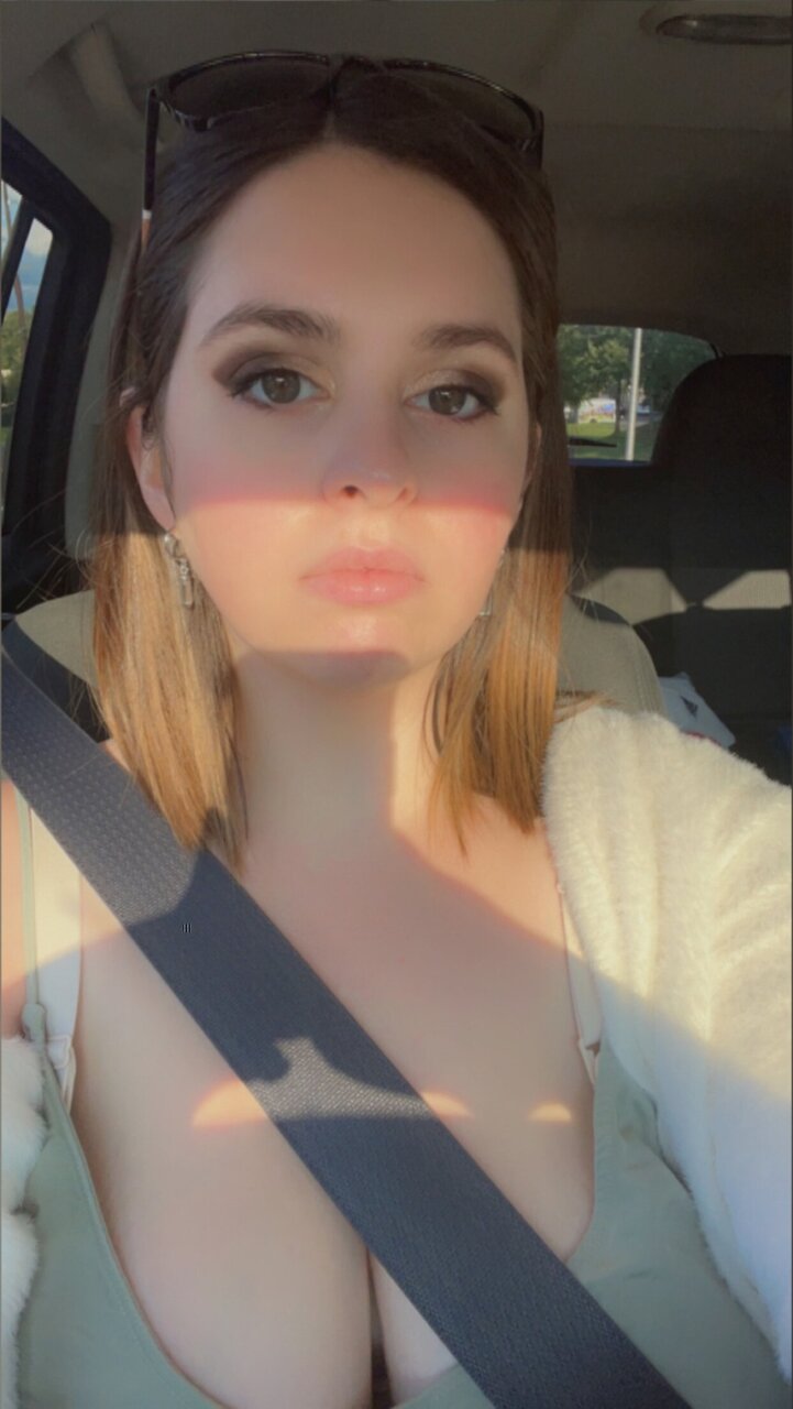 Rose (@honeybunsxx), OnlyFans creator