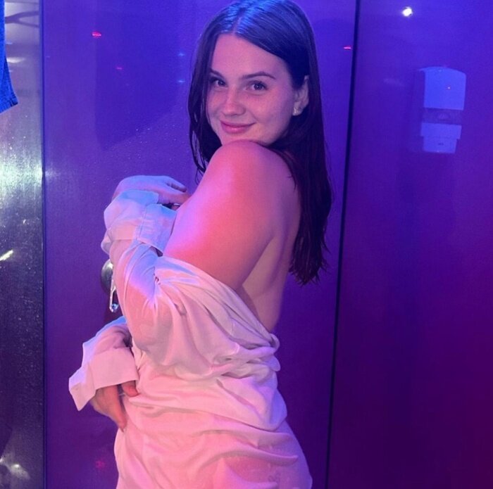 Honeyholidayy (@honeyholidayy), OnlyFans creator