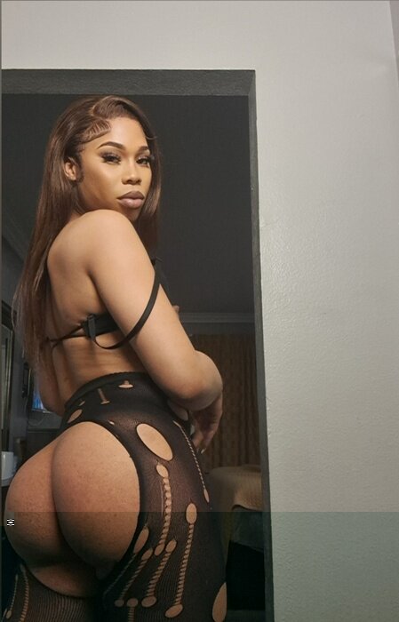 Honeyrayexxx (@honeyrayexxx), OnlyFans creator