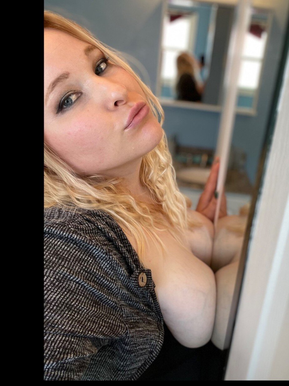 Honeyxxdelight (@honeyxxdelight), OnlyFans creator