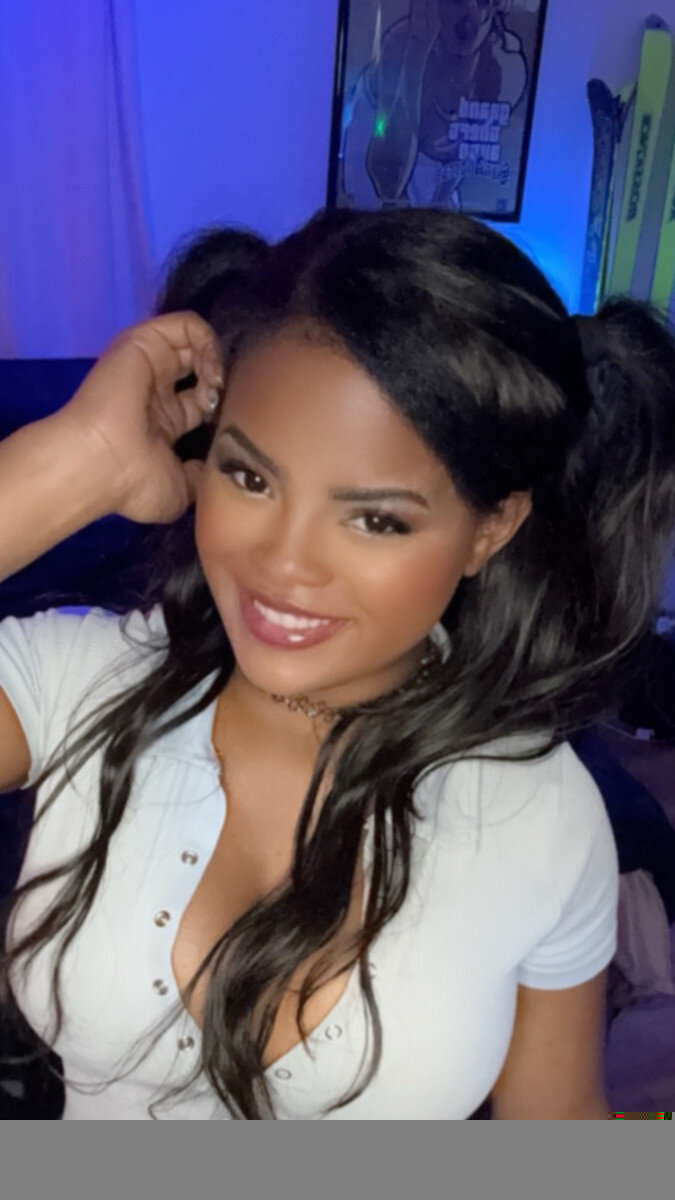 Honeyybbabe (@honeyybbabe), OnlyFans creator