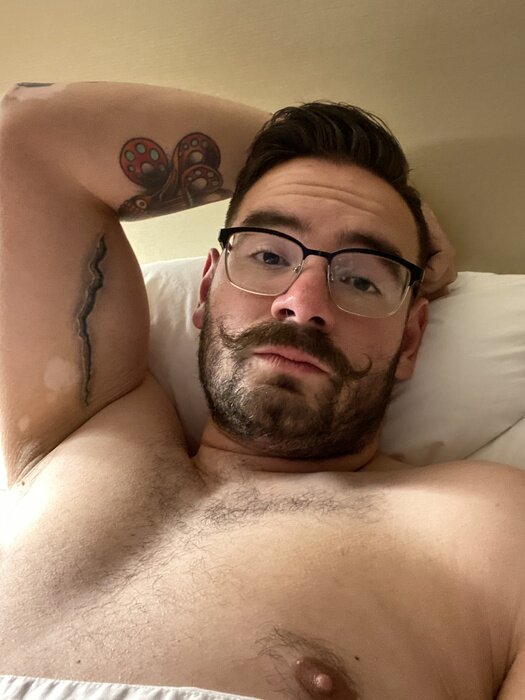 Horneebee (@horneebee), OnlyFans creator