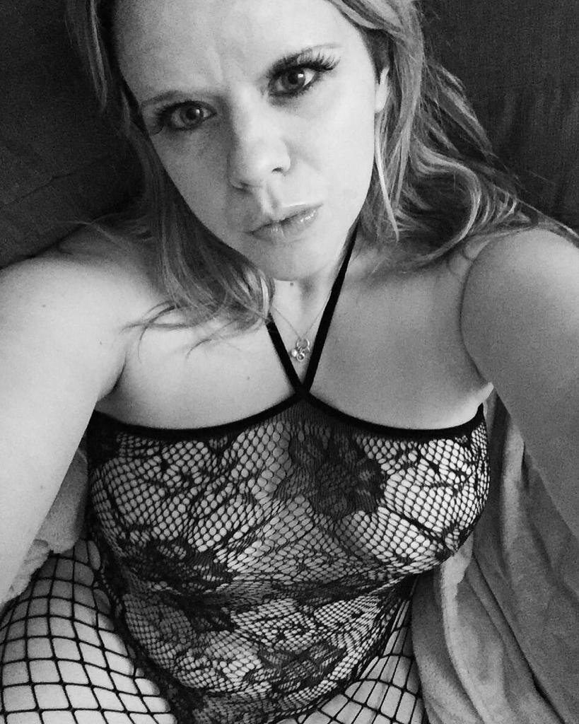 Hornysurreycouple83 (@hornysurreycouple83), OnlyFans creator