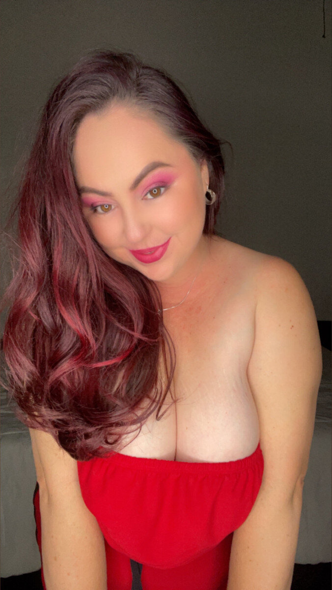 Hornythickwife (@hornythickwife), OnlyFans creator
