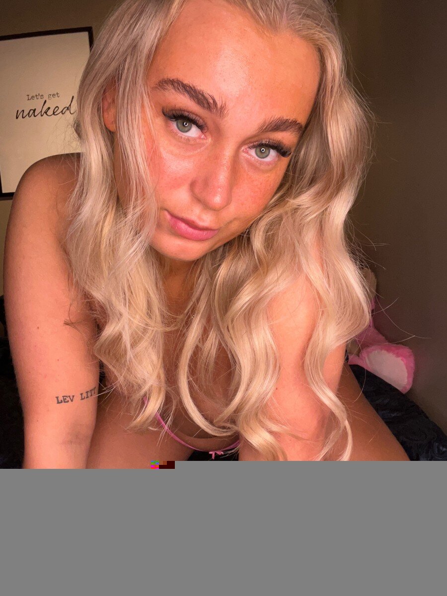Hotbarbiefreak (@hotbarbiefreak), OnlyFans creator