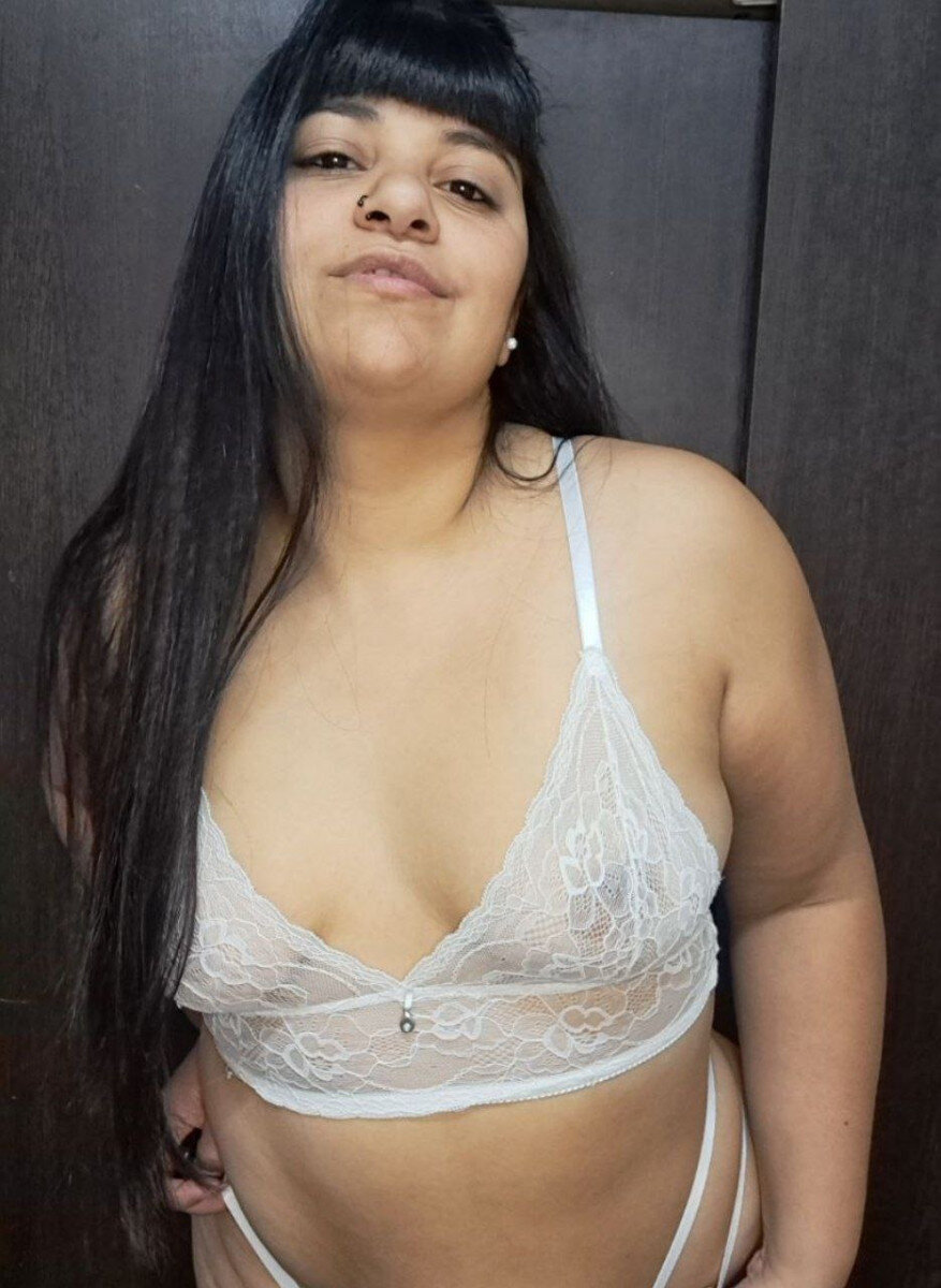 Hotbrunette22 (@hotbrunette22), OnlyFans creator