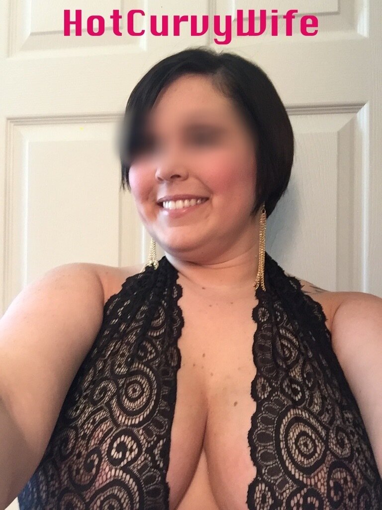 Hotcurvywife (@hotcurvywife), OnlyFans creator