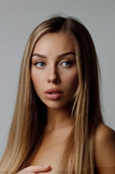 Hotfoxemilia69