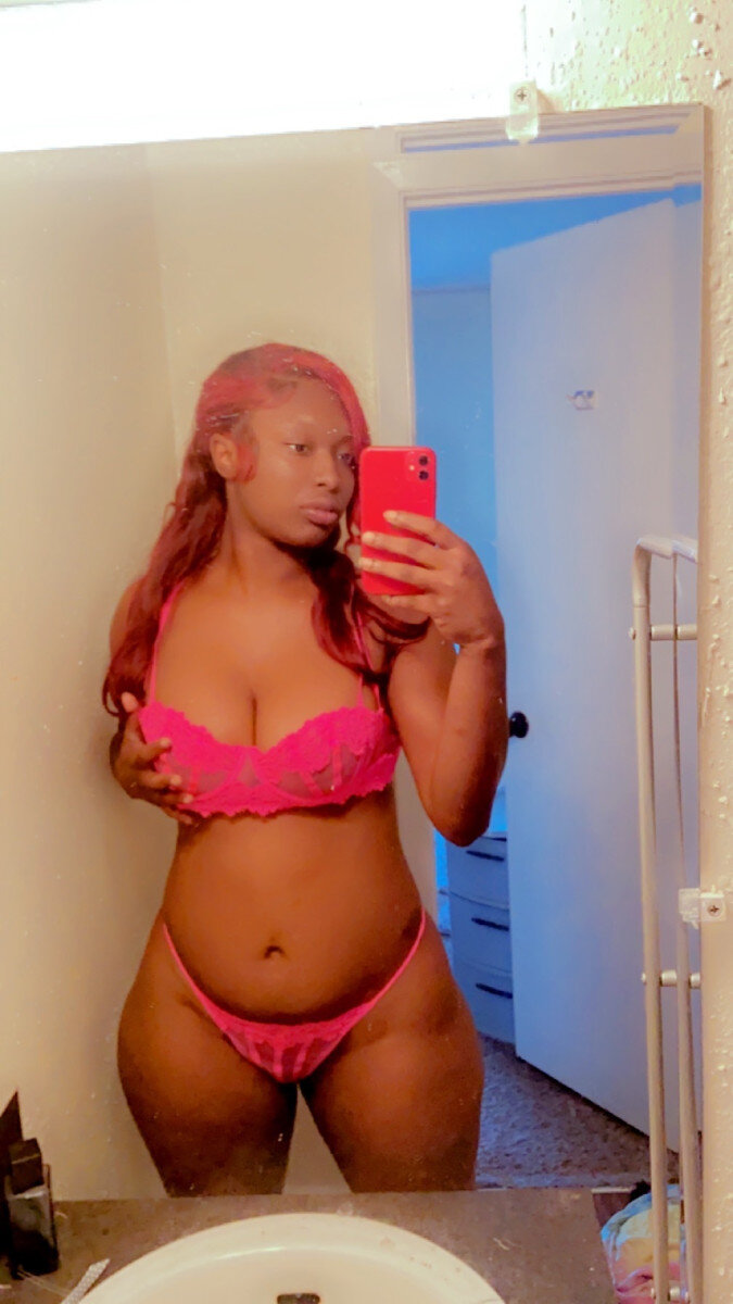 Hotgurlnaee (@hotgurlnaee), OnlyFans creator