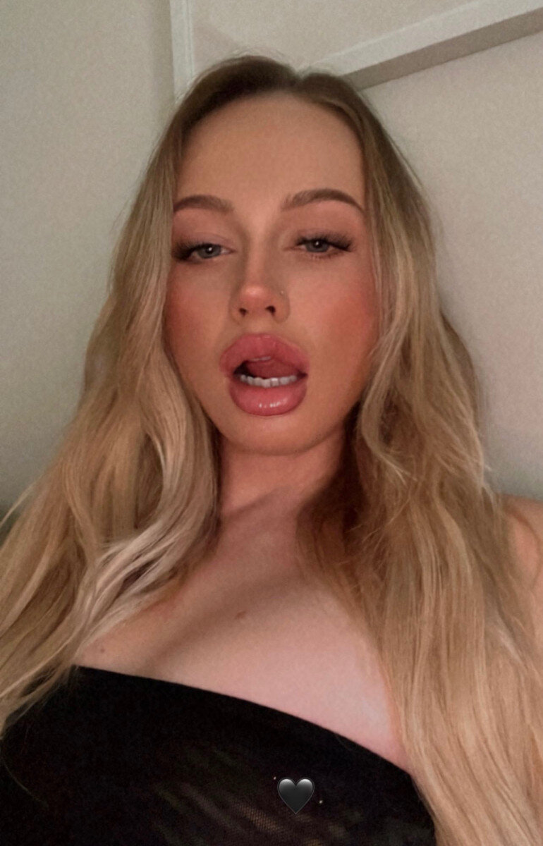 Hotgurlonline (@hotgurlonline), OnlyFans creator