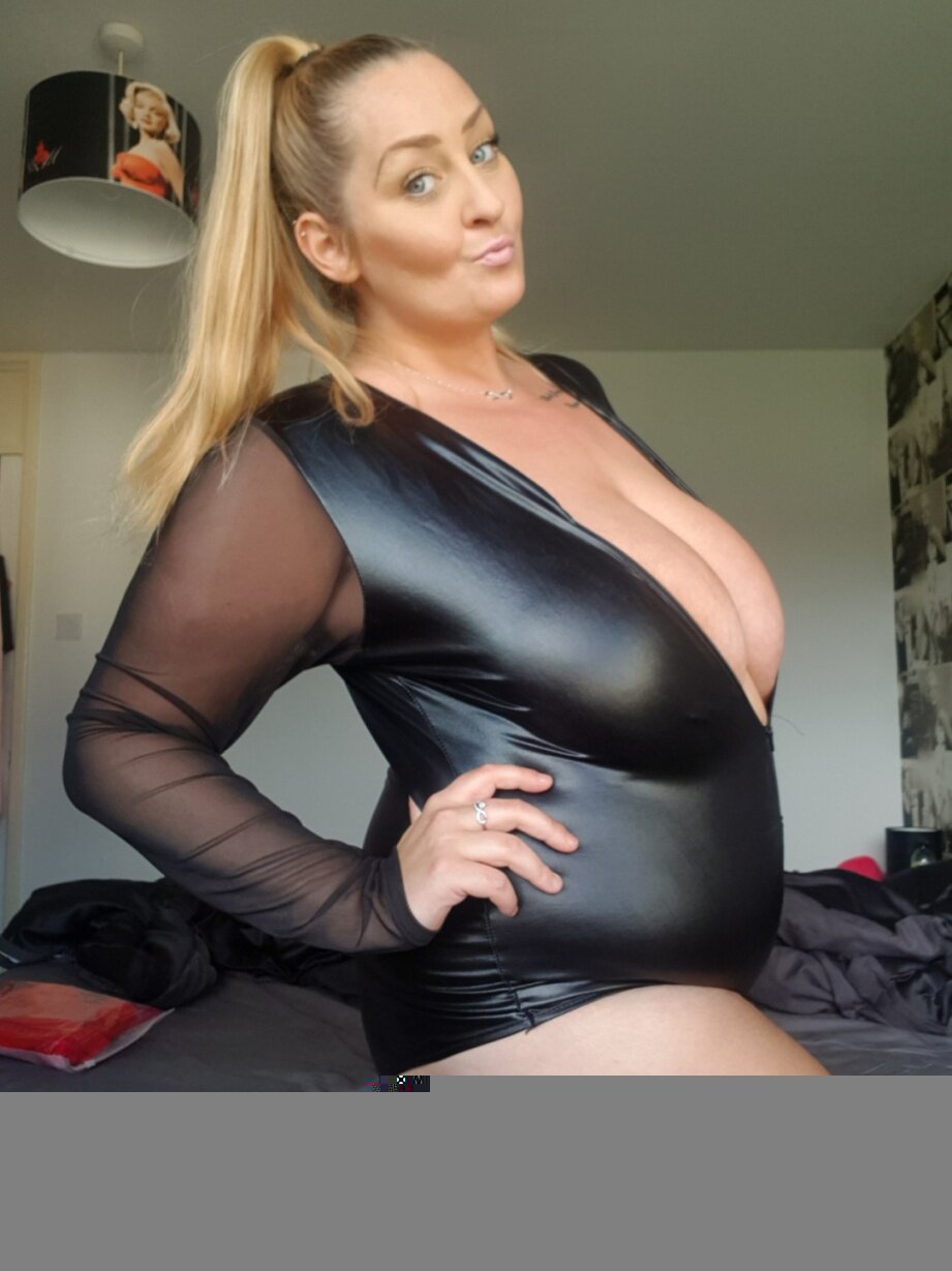 Hotlittlesecret (@hotlittlesecret), OnlyFans creator