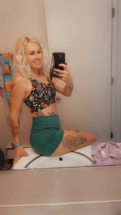 Hotmamab94 (@hotmamab94), OnlyFans creator