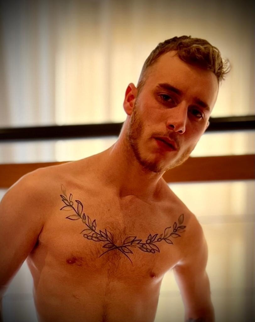 Hotnahue (@hotnahue), OnlyFans creator
