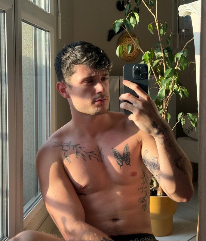 Hotnakedtwunk (@hotnakedtwunk), OnlyFans creator