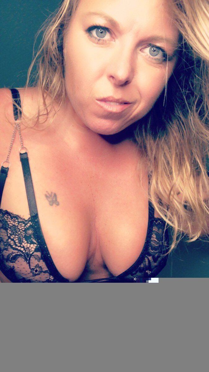 Hotsexinabox (@hotsexinabox), OnlyFans creator
