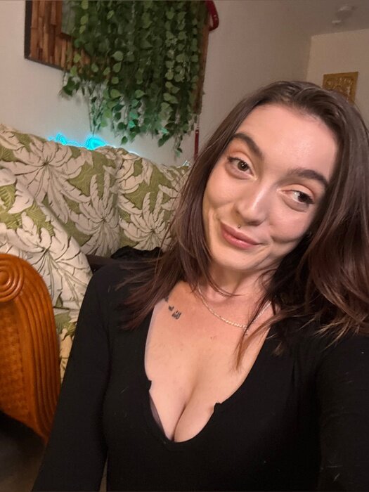 Hotwifechar (@hotwifechar), OnlyFans creator