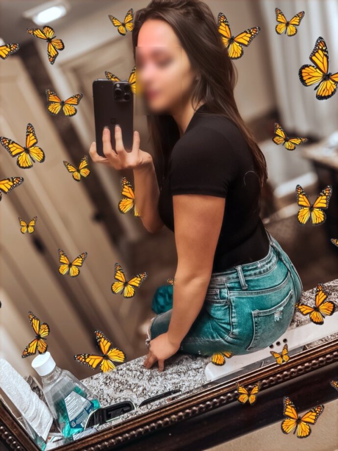 Hotwifehallie (@hotwifehallie), OnlyFans creator
