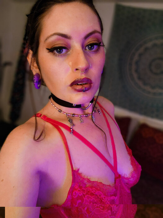 Hubblebee0101 (@hubble_bee0101), OnlyFans creator