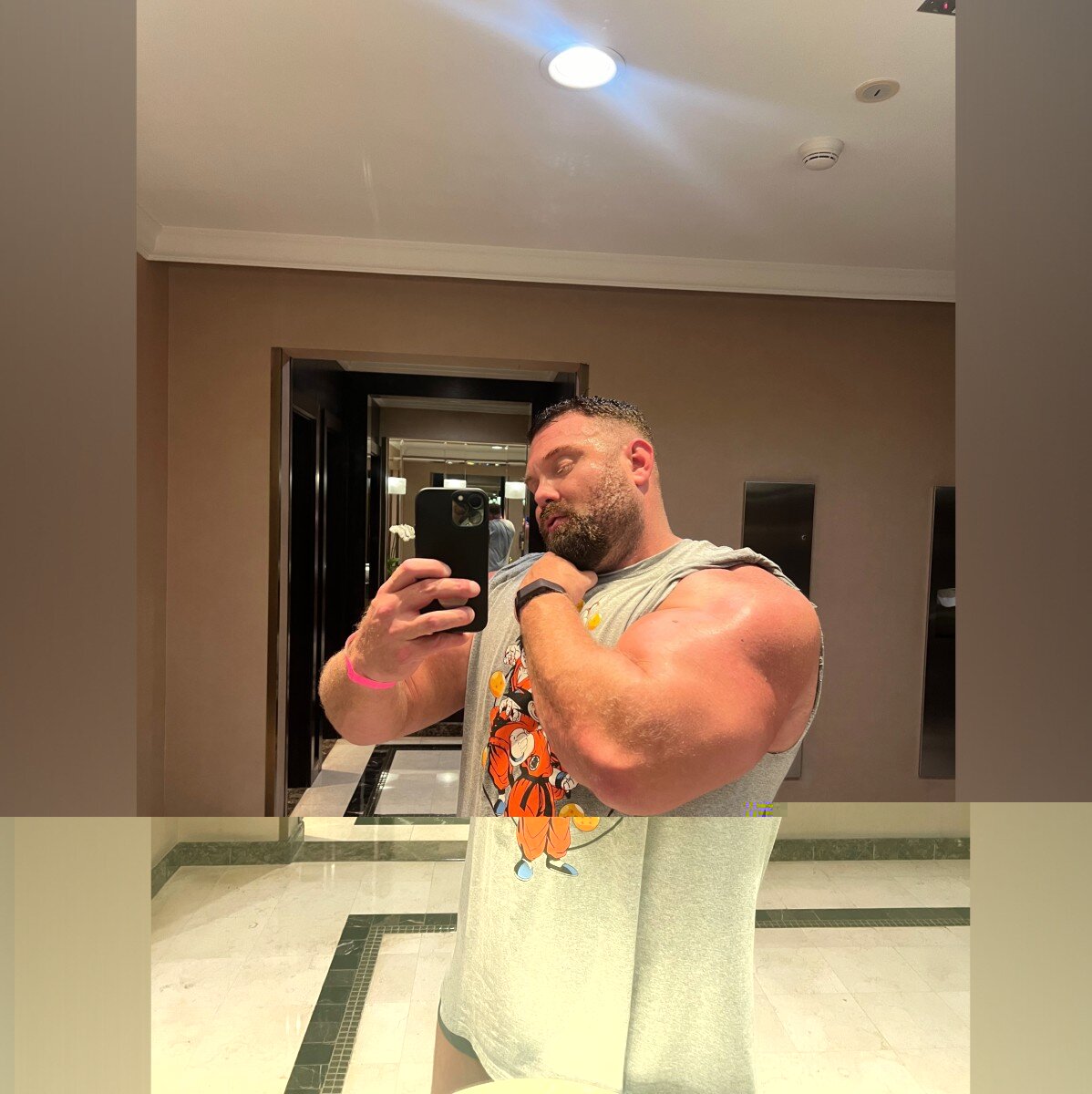 Hugeandhung (@hugeandhung), OnlyFans creator