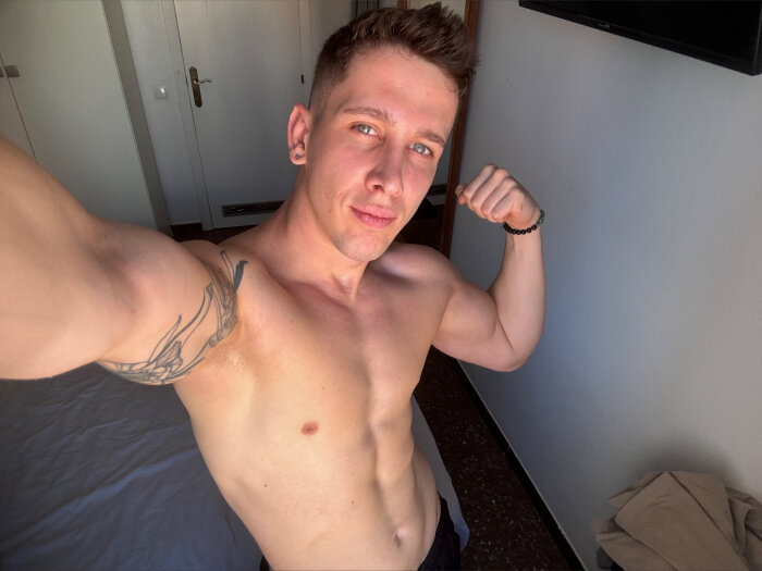 Hugoblond (@hugoblond), OnlyFans creator