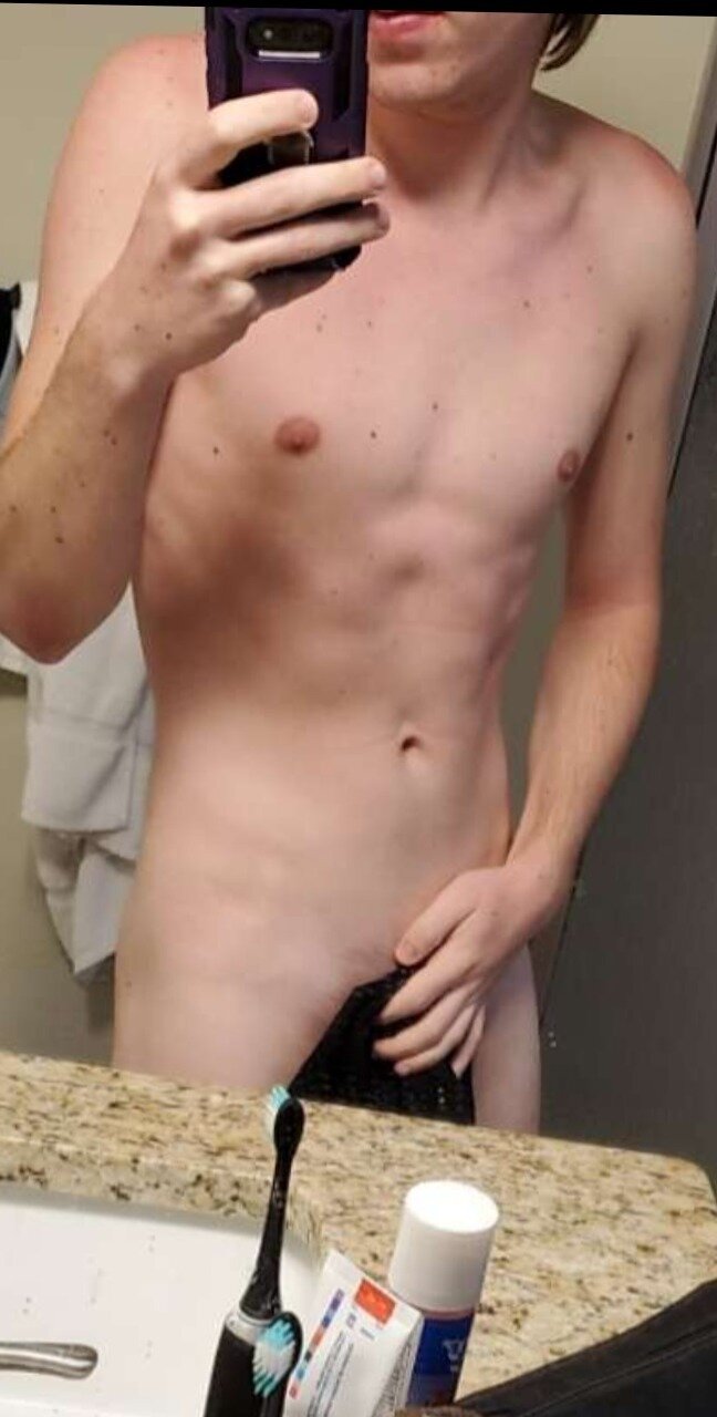 Phil (@hungbrokeboy), OnlyFans creator