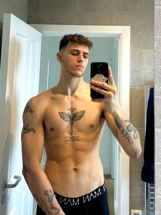 Hungchazza (@hungchazza), OnlyFans creator