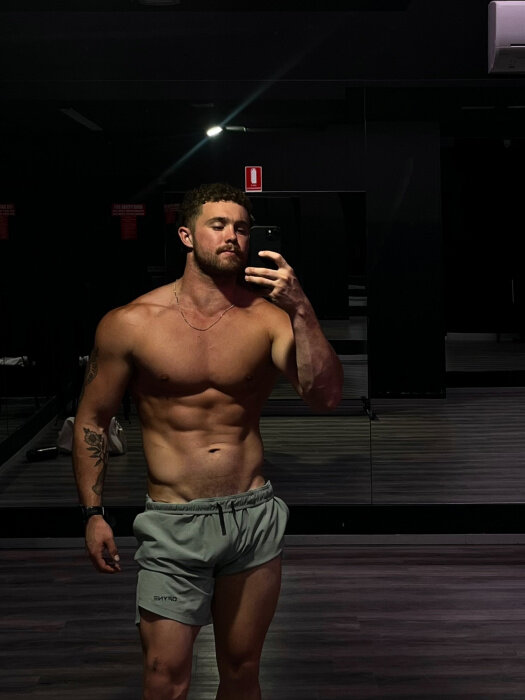Hungkiwi09 (@hungkiwi09), OnlyFans creator