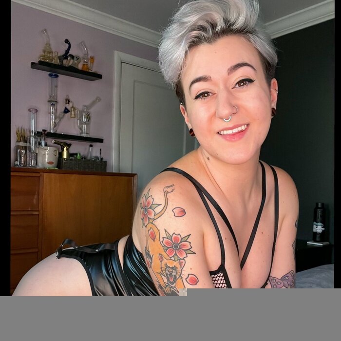 Hunnybunsfree (@hunnybuns_free), OnlyFans creator