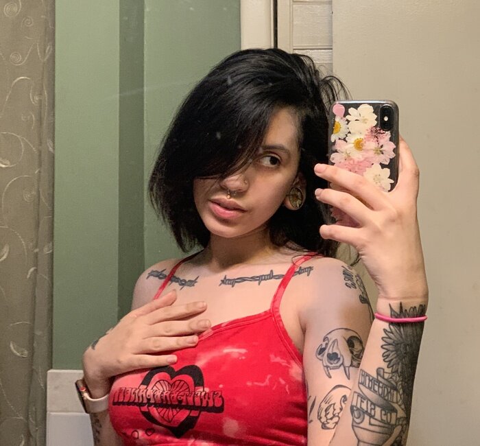 Indifferentbrat (@indifferentbrat), OnlyFans creator