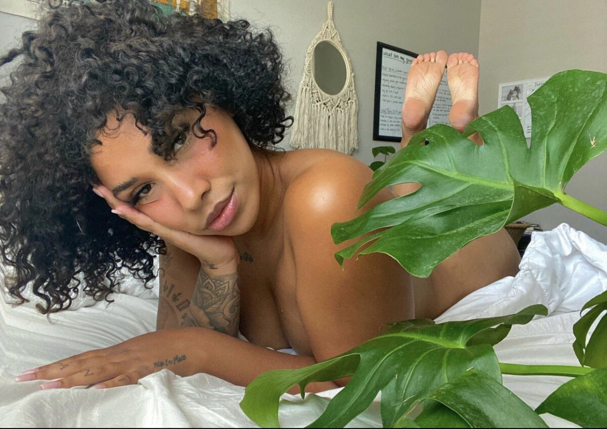 Inherbedroomm (@inherbedroomm), OnlyFans creator