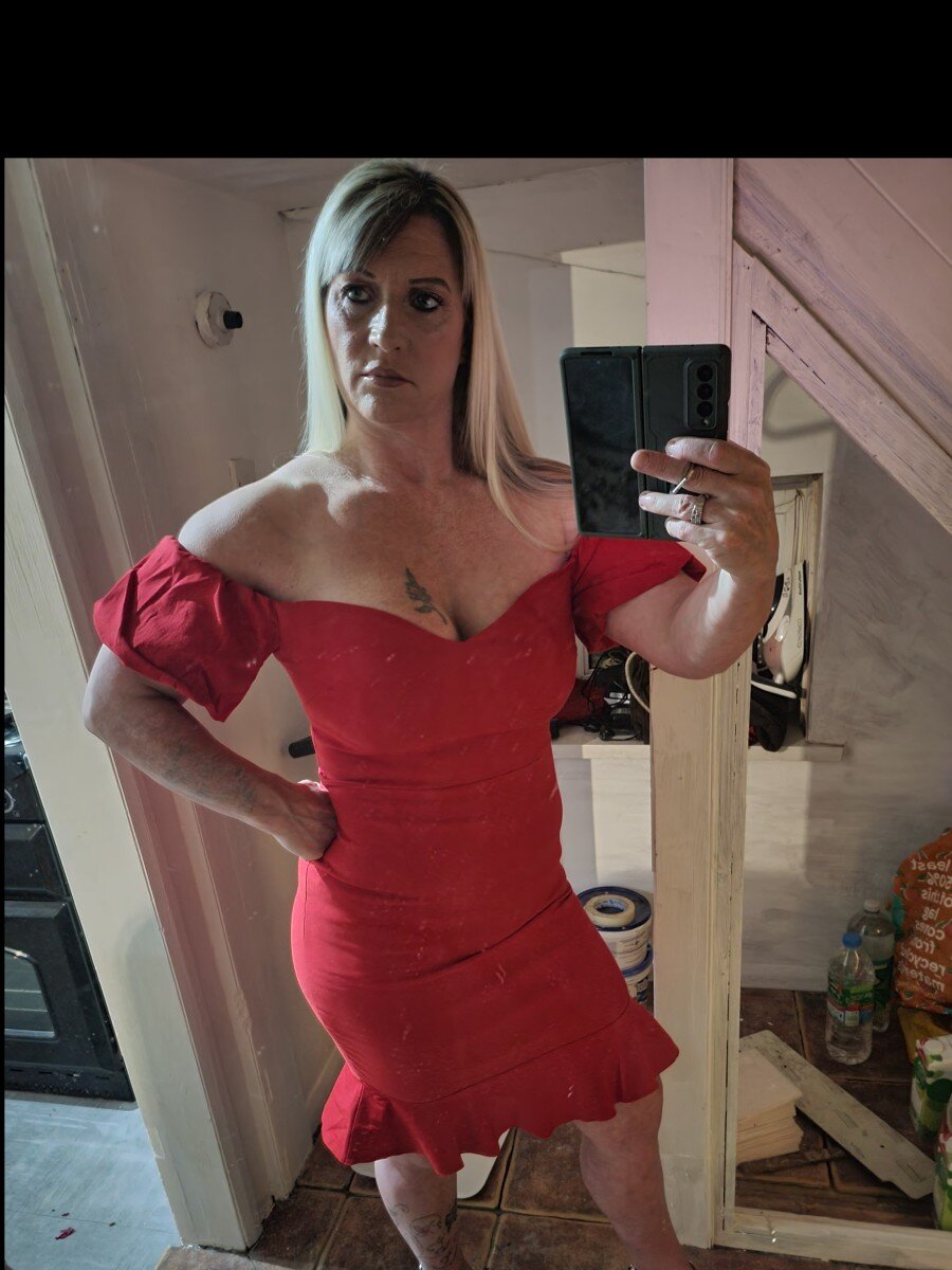 Inkedmusclechick (@inkedmusclechick), OnlyFans creator
