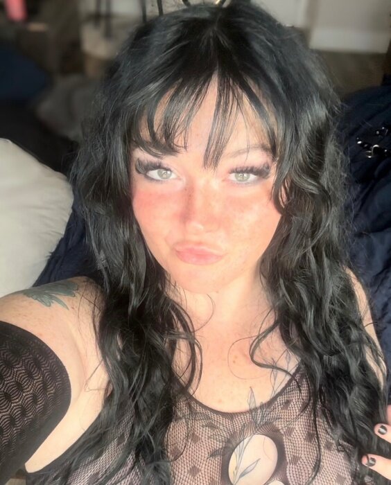 Innocentemma21 (@innocentemma21), OnlyFans creator