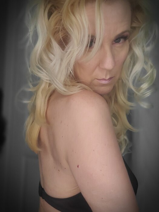 Introvertedhousemouse (@introvertedhousemouse), OnlyFans creator