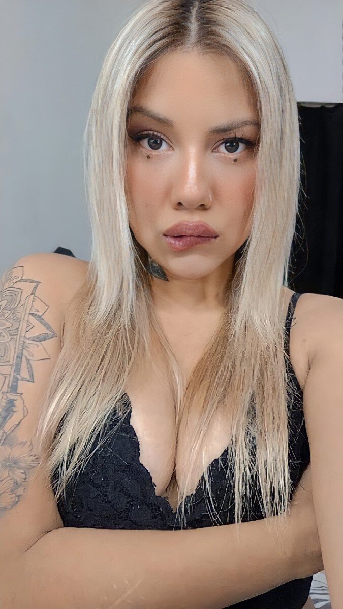 Irisbunnyy (@irisbunnyy), OnlyFans creator