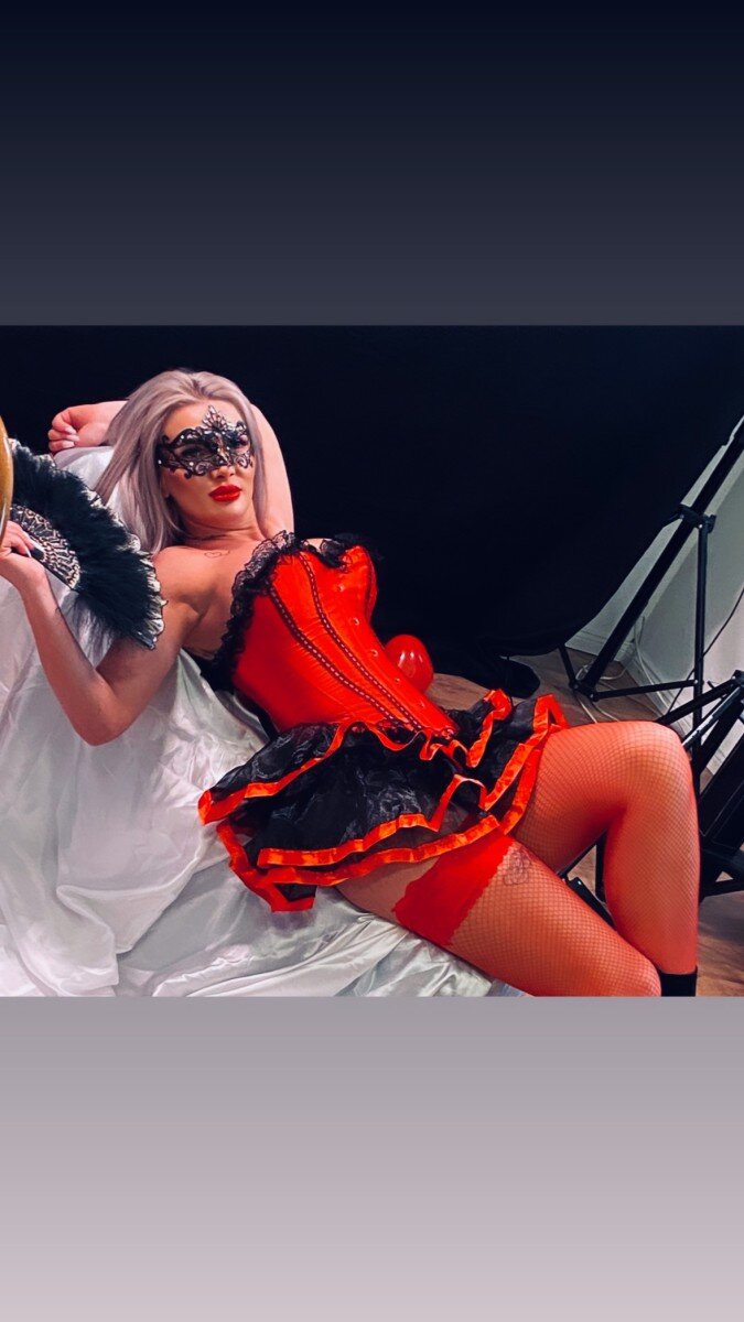 Isabelladeluxe (@isabelladeluxe), OnlyFans creator