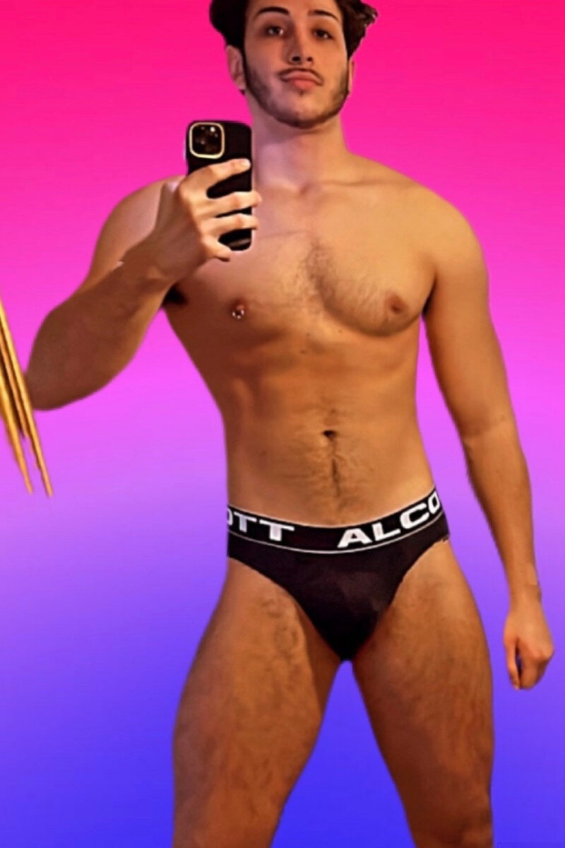 Italianriskyboy (@italianriskyboy), OnlyFans creator