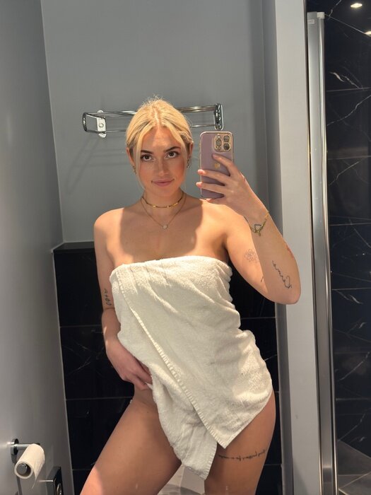 Itisemimarie (@itisemimarie), OnlyFans creator