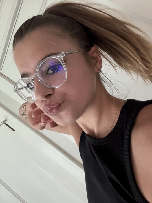 Larissa (@itslarissaa), OnlyFans creator