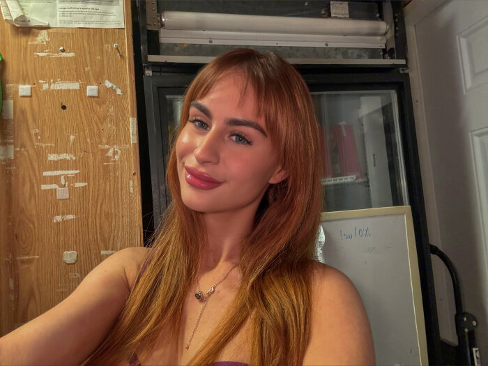 Itsmeella (@itsme.ella), OnlyFans creator