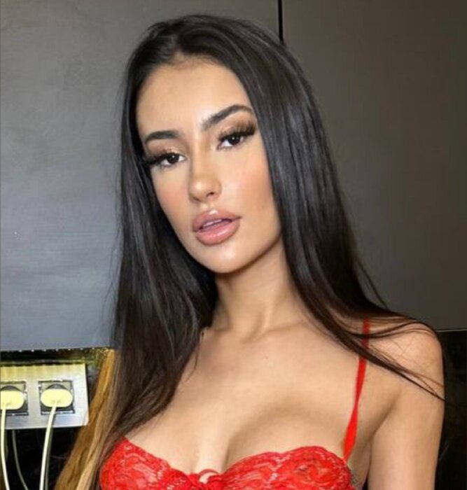 Itsmilaaa (@itsmilaaa), OnlyFans creator