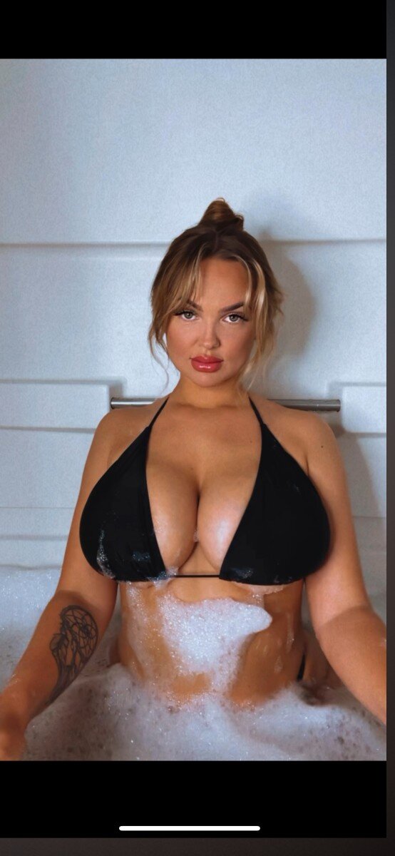 itsmillieee (@itsmillieee), OnlyFans creator