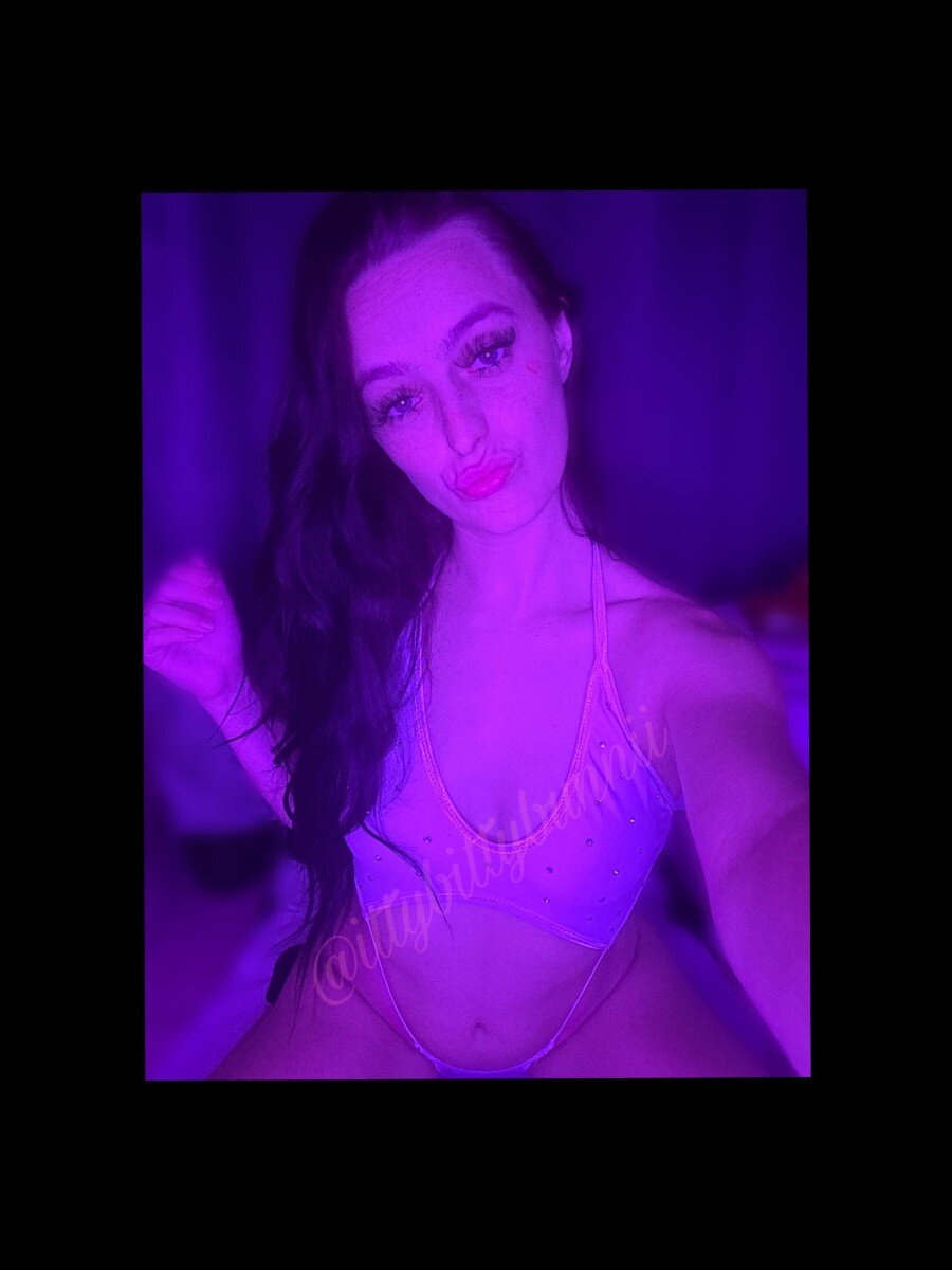Ittybittybunnii (@ittybittybunnii), OnlyFans creator
